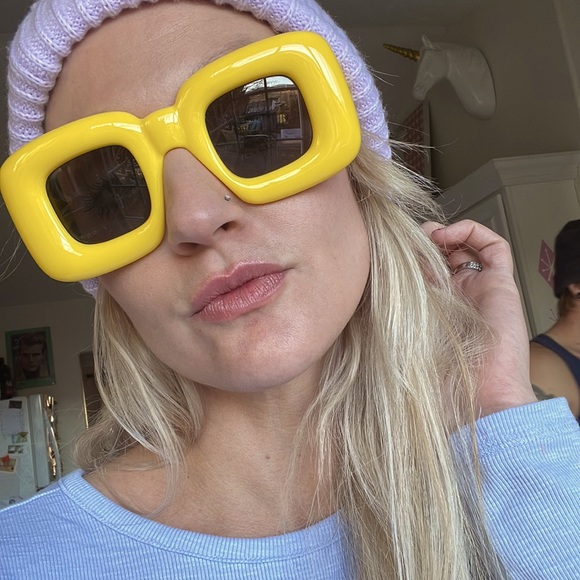 BRAND NEW- yellow funky designer costume square sunglasses- NEVER WORN! Unisex - Picture 1 of 3